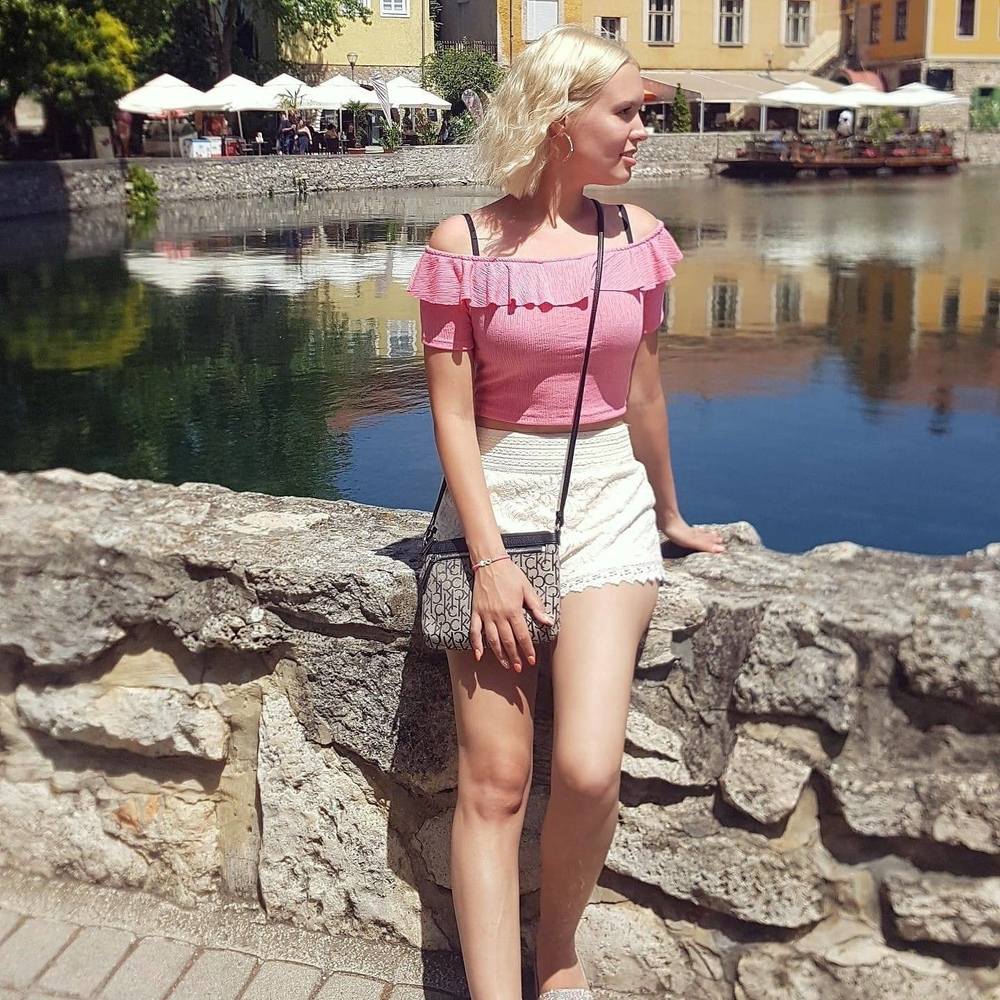 Meet your Posher, Elana